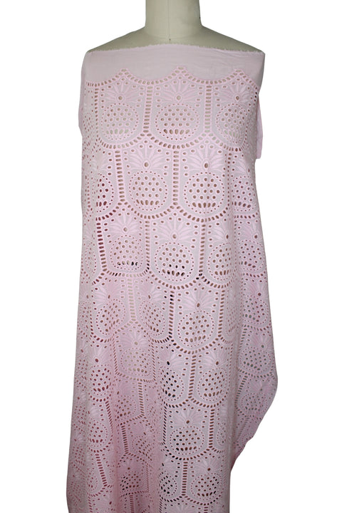 Pineapple motif eyelet