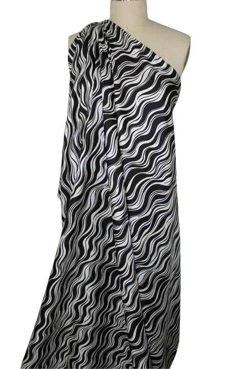 Wavy print silk twill in black and white