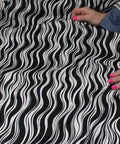 Wavy print silk twill in black and white