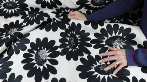 Black and white daisy print cotton piqué
