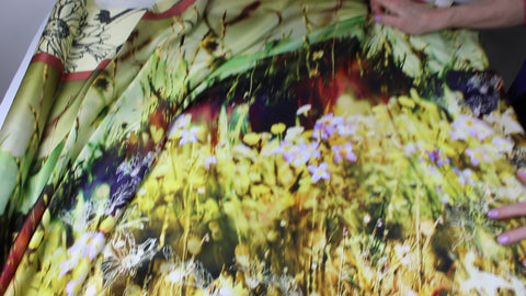 0scar border print silk charmeuse