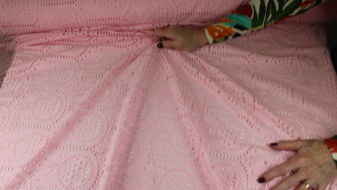 Pineapple motif eyelet